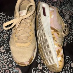 Women’s Nike shoes 
