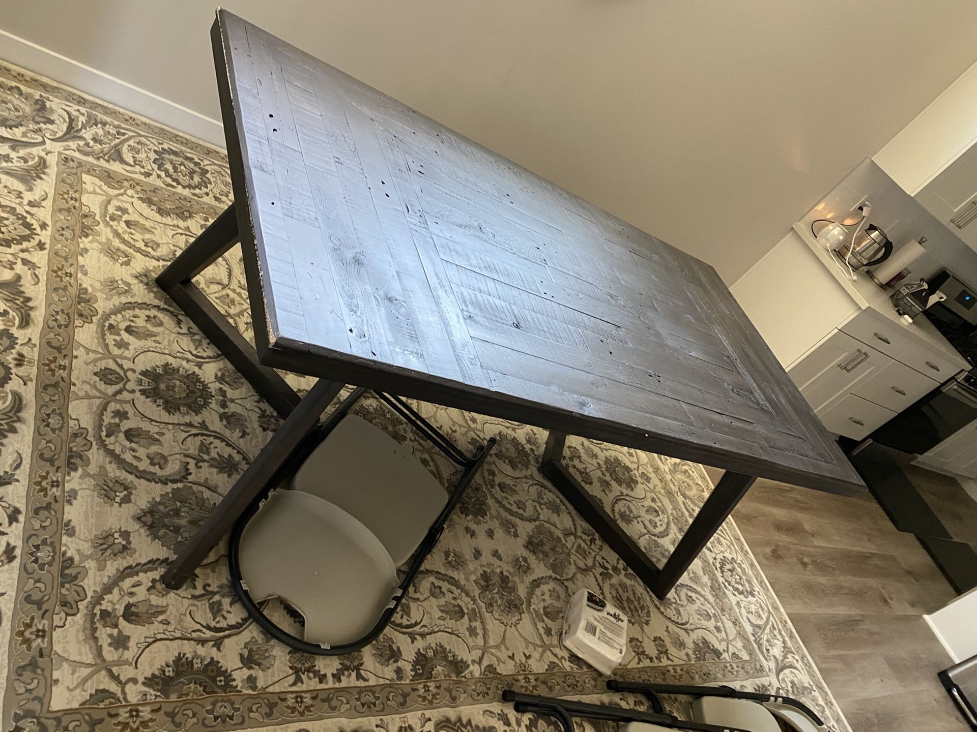 Dining table brand new jus little scratch on the end 40 by 76