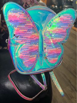 Preowned The Children’s Place Girls CRAZY 8 Flip Sequin Butterfly Holographic Mini Backpack - Multicolored. In great condition located off lake mead a