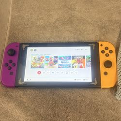 NINTENDO SWITCH CONSOLE.  WITH  8GAMES 