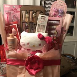 Hello Kitty Con Barias Cosas Para Dama 