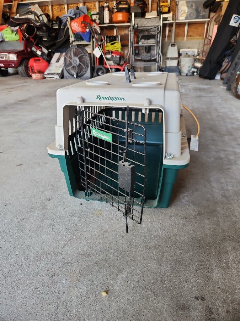 Enclosed Pet Carrier (Small)