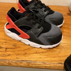 Like New Nike Huarachi Size 8c 