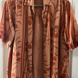 Tommy Bahama Size Medium Hawaiian Aloha Shirt