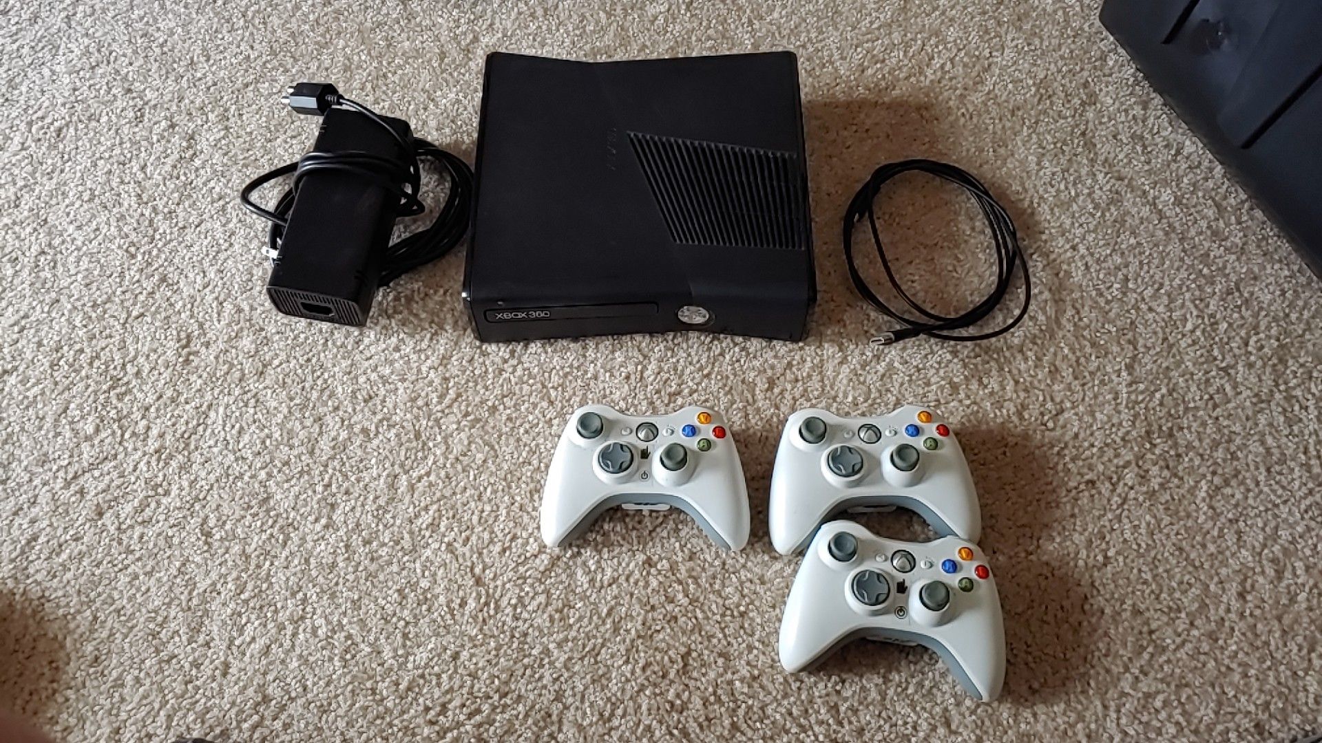 Xbox 360 & 3xControllers