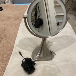 iHome Makeup Mirror And Speaker