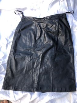 Black leather Dana Brooke skirt with lining. Size 12 petites.