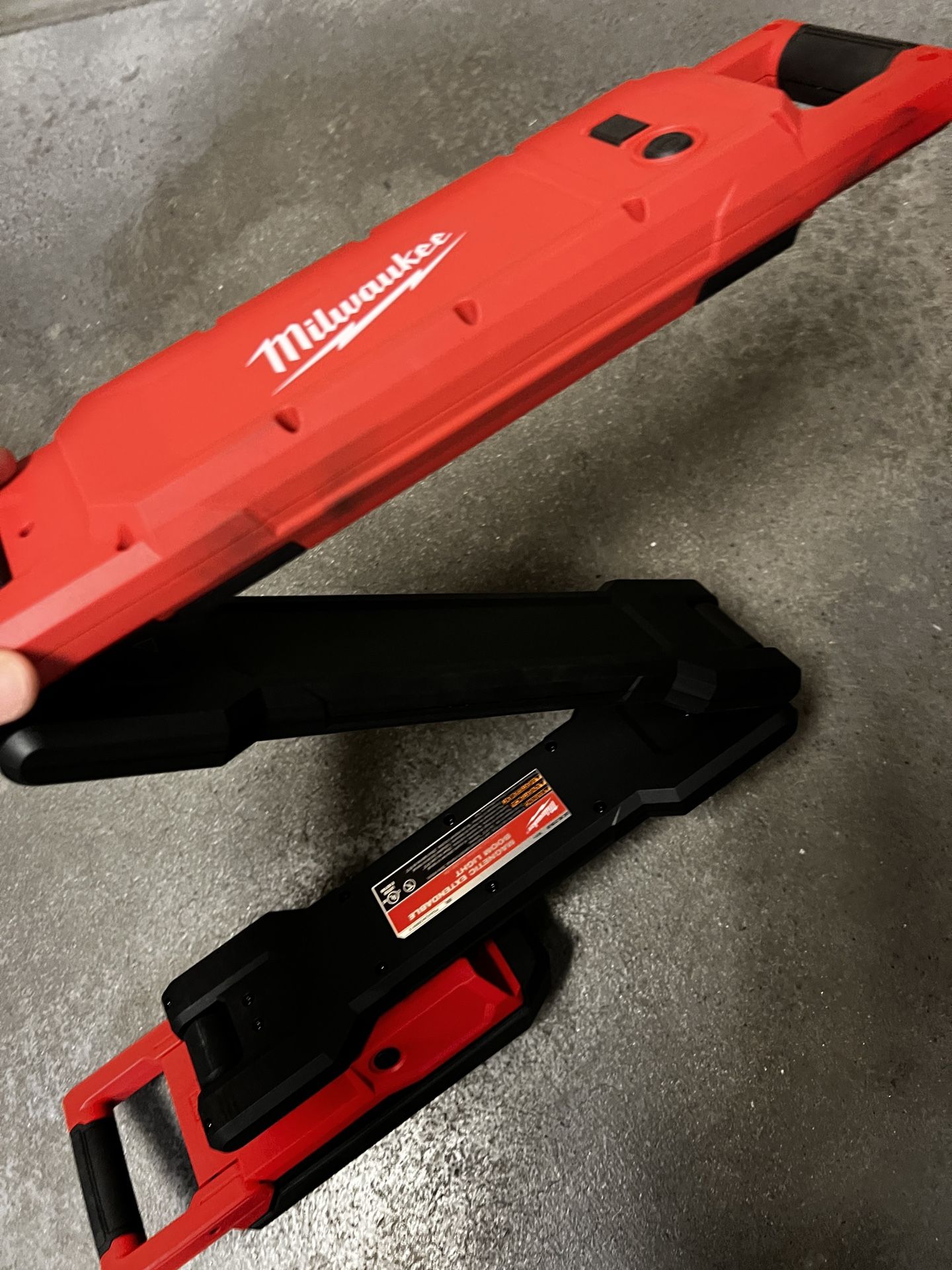 Milwaukee M18 18-Volt Lithium-lon Cordless 2500 Lumens LED Magnetic Extendable Boom Light (Tool Only)