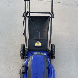 Lawnmower And Weedeater Yard Combo 