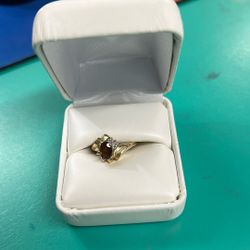 Yellow Gold Garnet Ring 