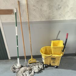 Mops And Mop Bucket