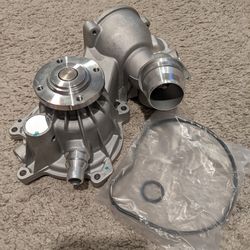 BMW Water pump / open box-, never used
