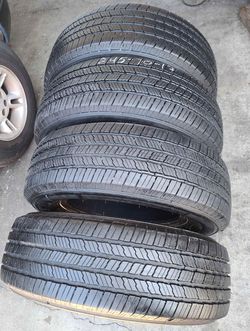 245/70/17 Michelin Selling a set of 4 tires in excellent condition 🫡