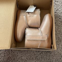 Ugg metallic glitter  Boots 8c