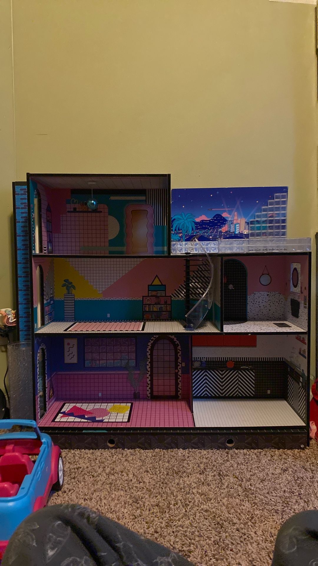 L.O.L .OMG doll House!