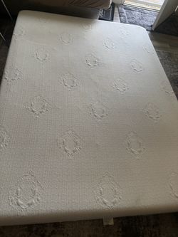 Queen size memory foam mattress