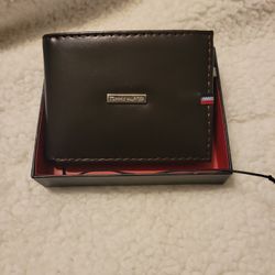Tommy Hilfiger Men Wallet 
