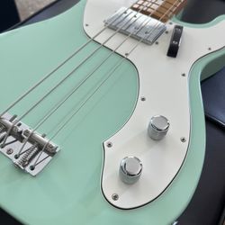 Fender Vintera II Surf Green Telecaster Bass