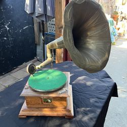 Victors Phonograph Records Player