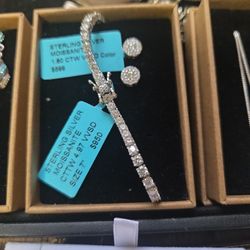 NIB💎 Moissanite Tennis Bracelet & Stud Set 💎