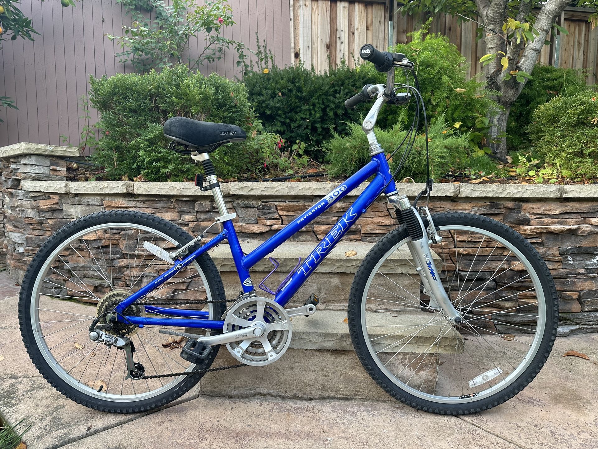 Trek Navigator 300 Hybrid Bike