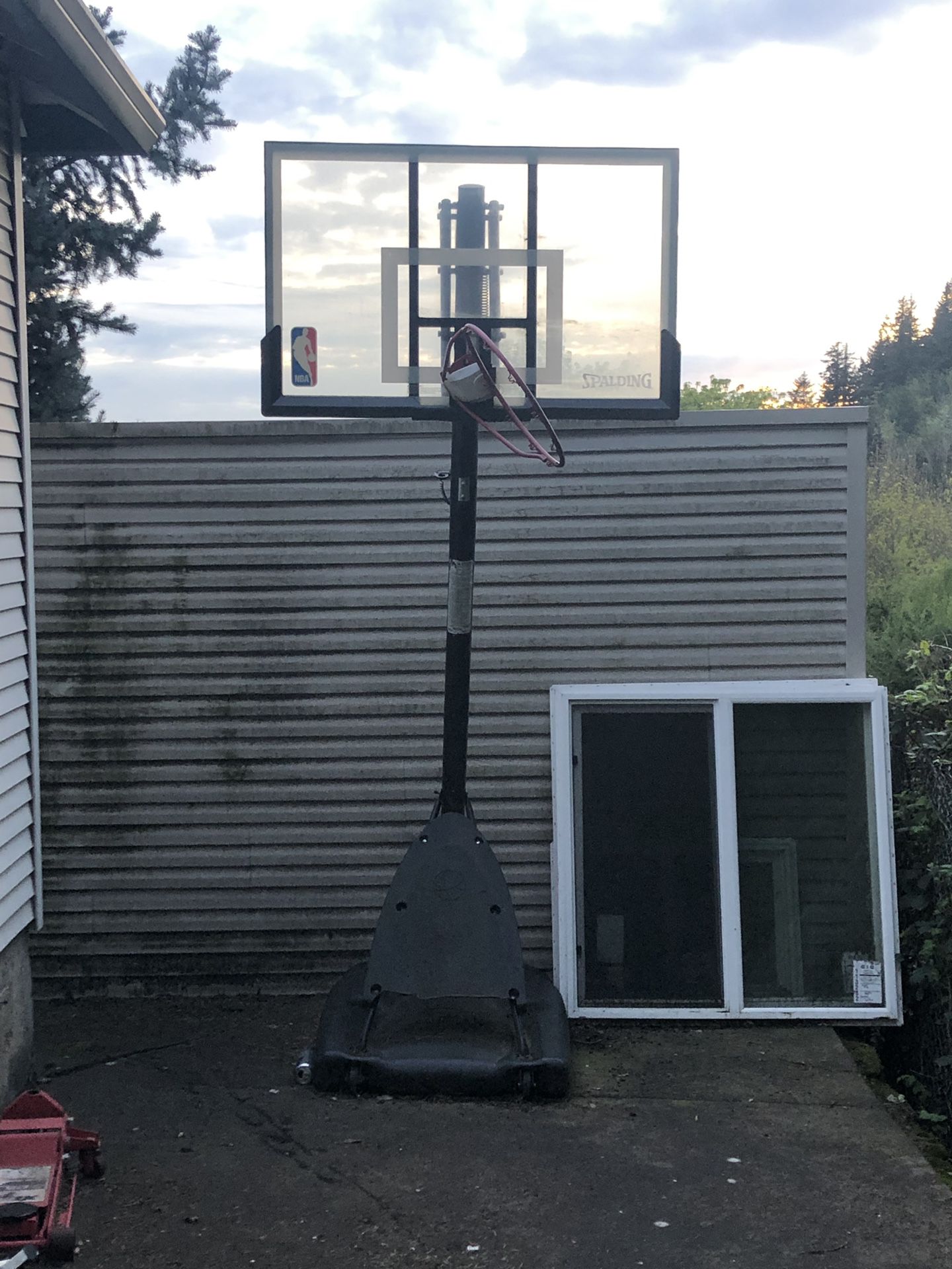 Basketball hoop