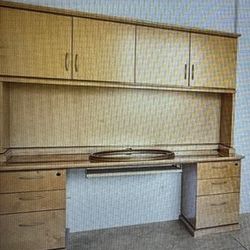 Large Desk With Ample Storage 