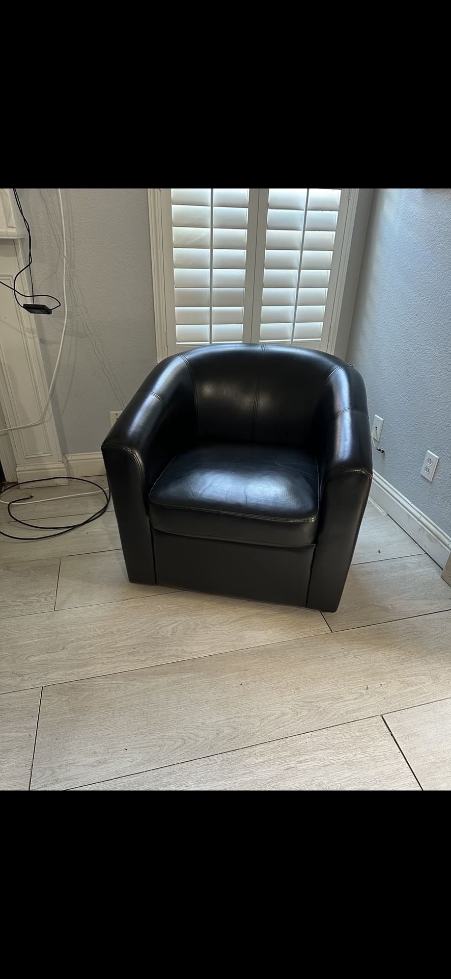 Black Leather Chair 