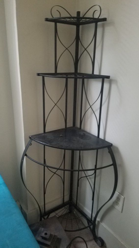Corner shelf