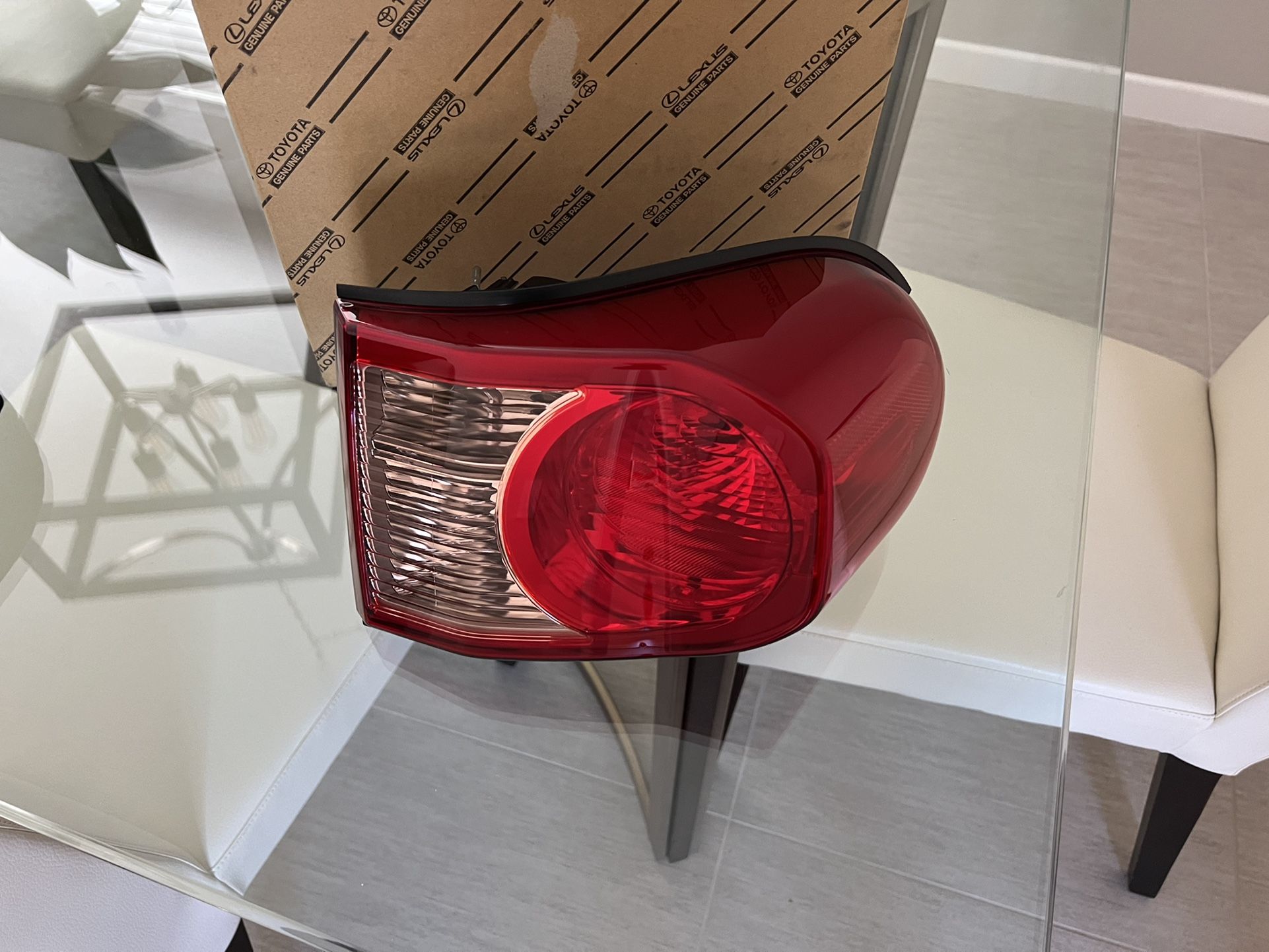 2008 FJ Cruiser Passenger Tail Light