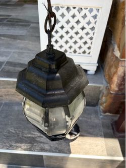 Porch light fixture