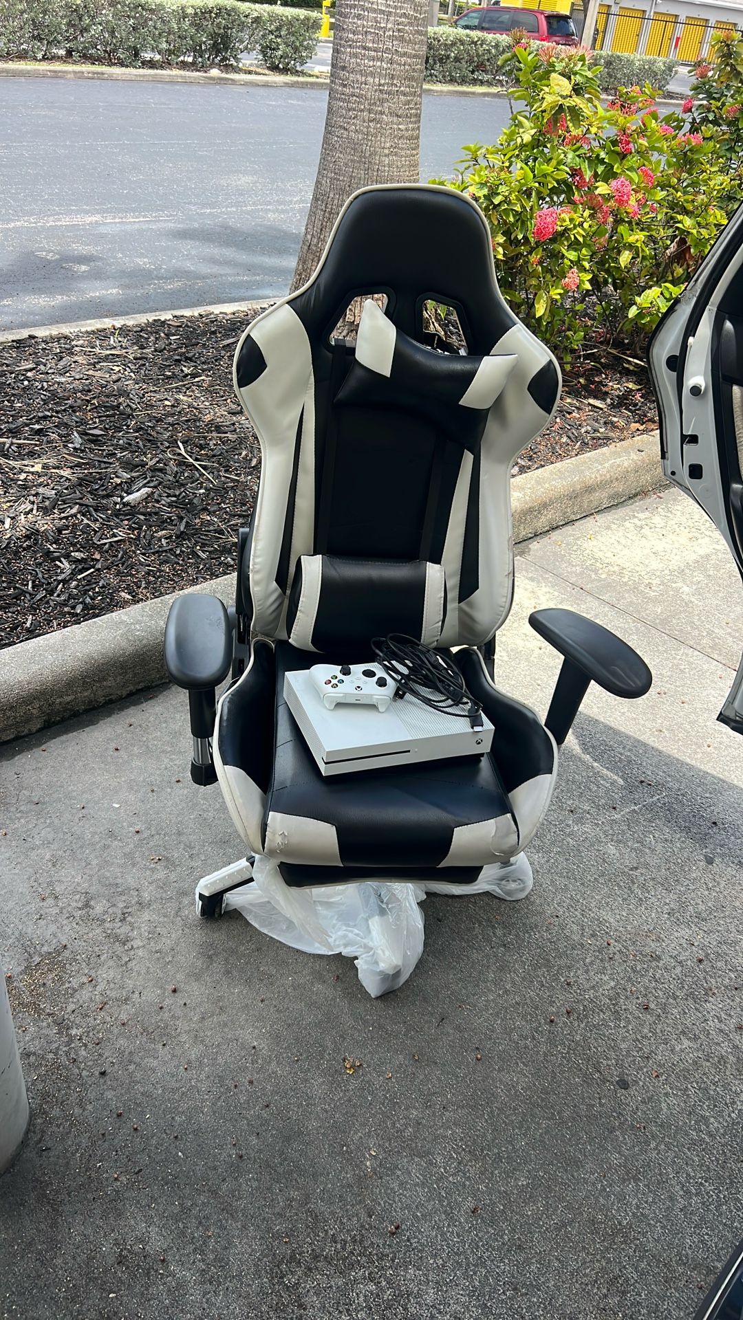 Xbox One S with Gaming Chair