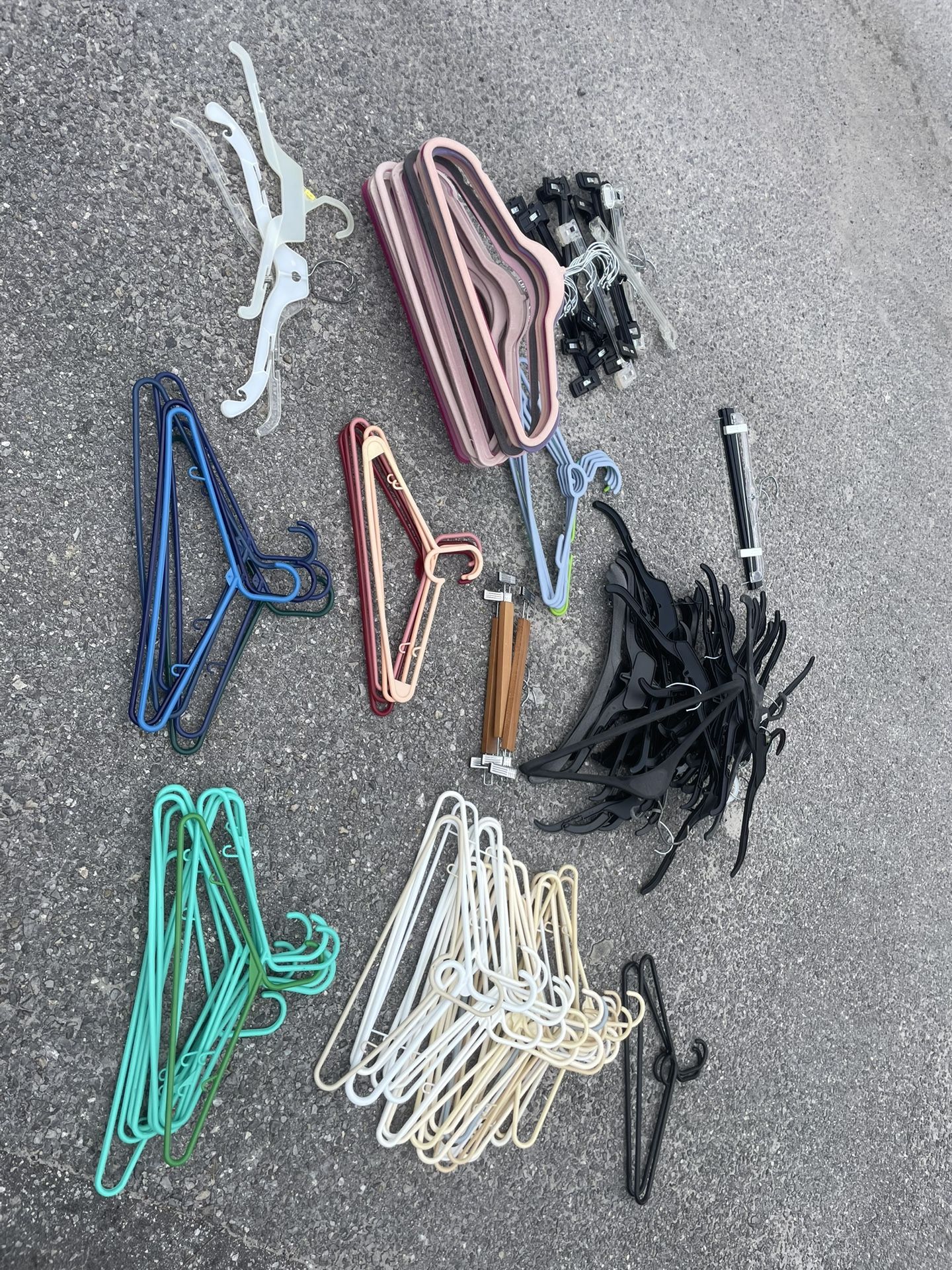 Clothing Hanger Bundle (150+)