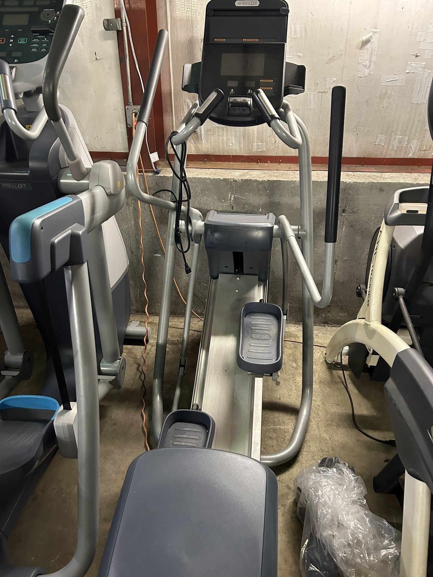 Precor EFX 423 Elliptical