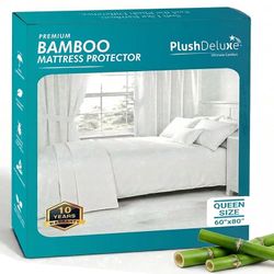 PlushDeluxe Fitted Bamboo Mattress Protectors, Queen - Breathable