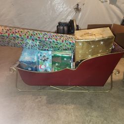 Decorative Santa Slay With Wrapped Gifts 