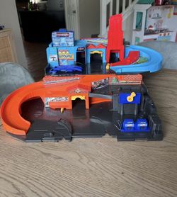 Hot Wheels Sto And Go Portable Track