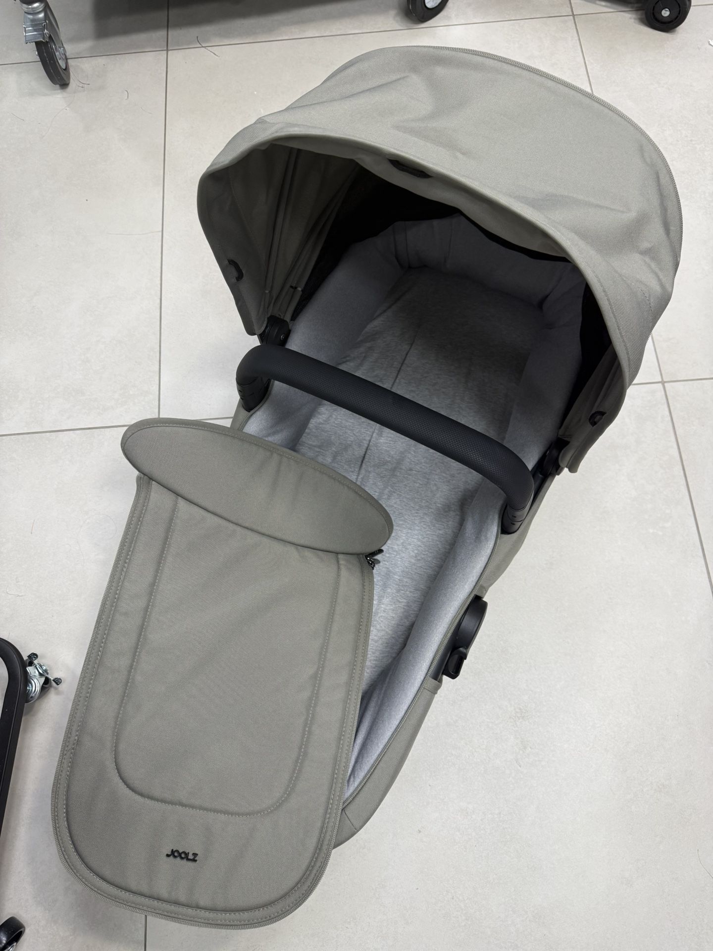 Joolz AER bassinet Sage green