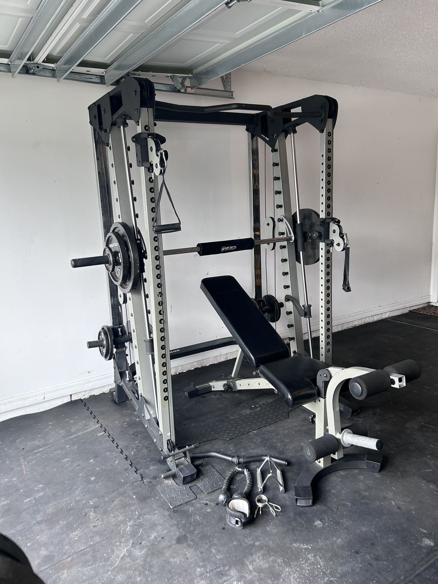 Nautilus smith machine functional trainer with weight and bench for Sale in Wesley Chapel FL OfferUp