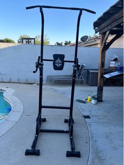 Power tower pull up bar station