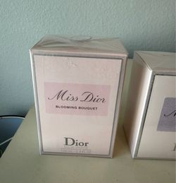 Women’s perfume duo