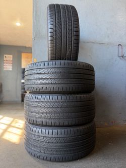 255/45/19 khumo