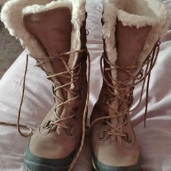 Women’s Bearclaw Snow Boots Size 11