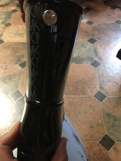 Michael kors rain boots size 7