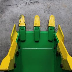 "Heavy Duty Rock Bucket 24"" inches for Caterpillar 325, 323F,324D, 324E, 325D, 326D2, 326F, 328D, 329D, 329D2, 329E, 329F 
330D2, 330F, 335F. "
