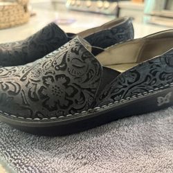 Algeria Black And Blue Floral Size EU 38 US 8/8.5