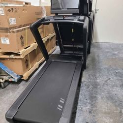 Fullerton - 2025 Nordictrack Commercial 2450 Treadmill   - 22" wide belt