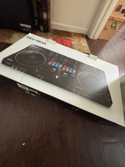 Pioneer DJ DDJ-REV5 Scratch-Style 2-channel performance DJ controller Black READ DESCRIPTION PICK UP ONLY NO TRADE 👉FIRM ON PRICE👈💲775 ONLY CASH 💵