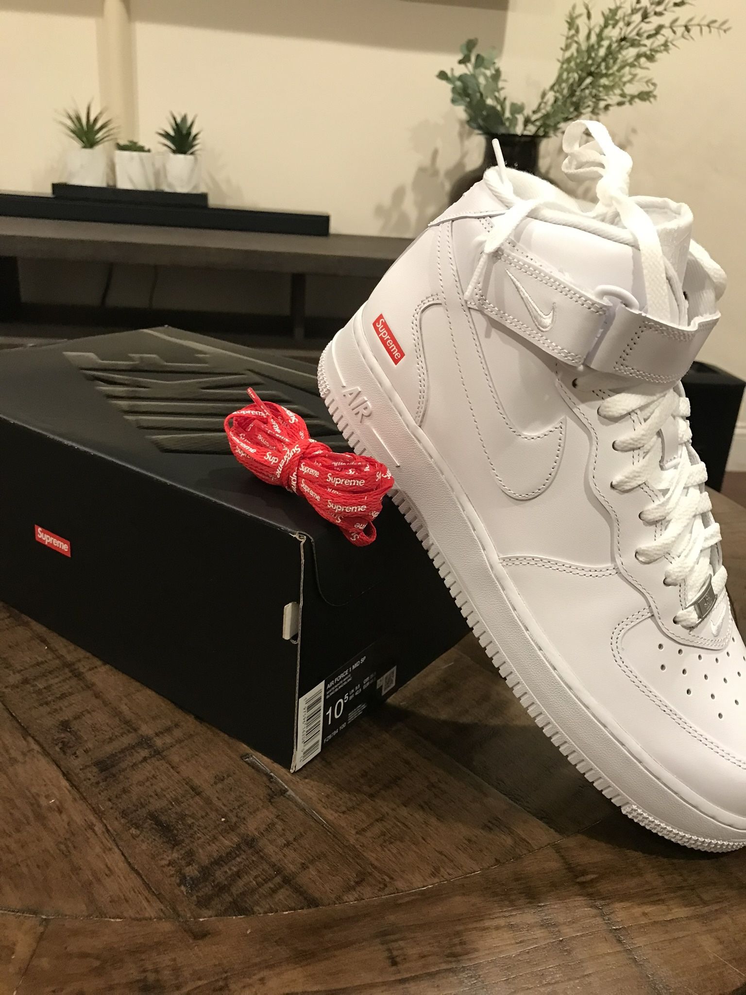 Supreme Air Force Mid Size White