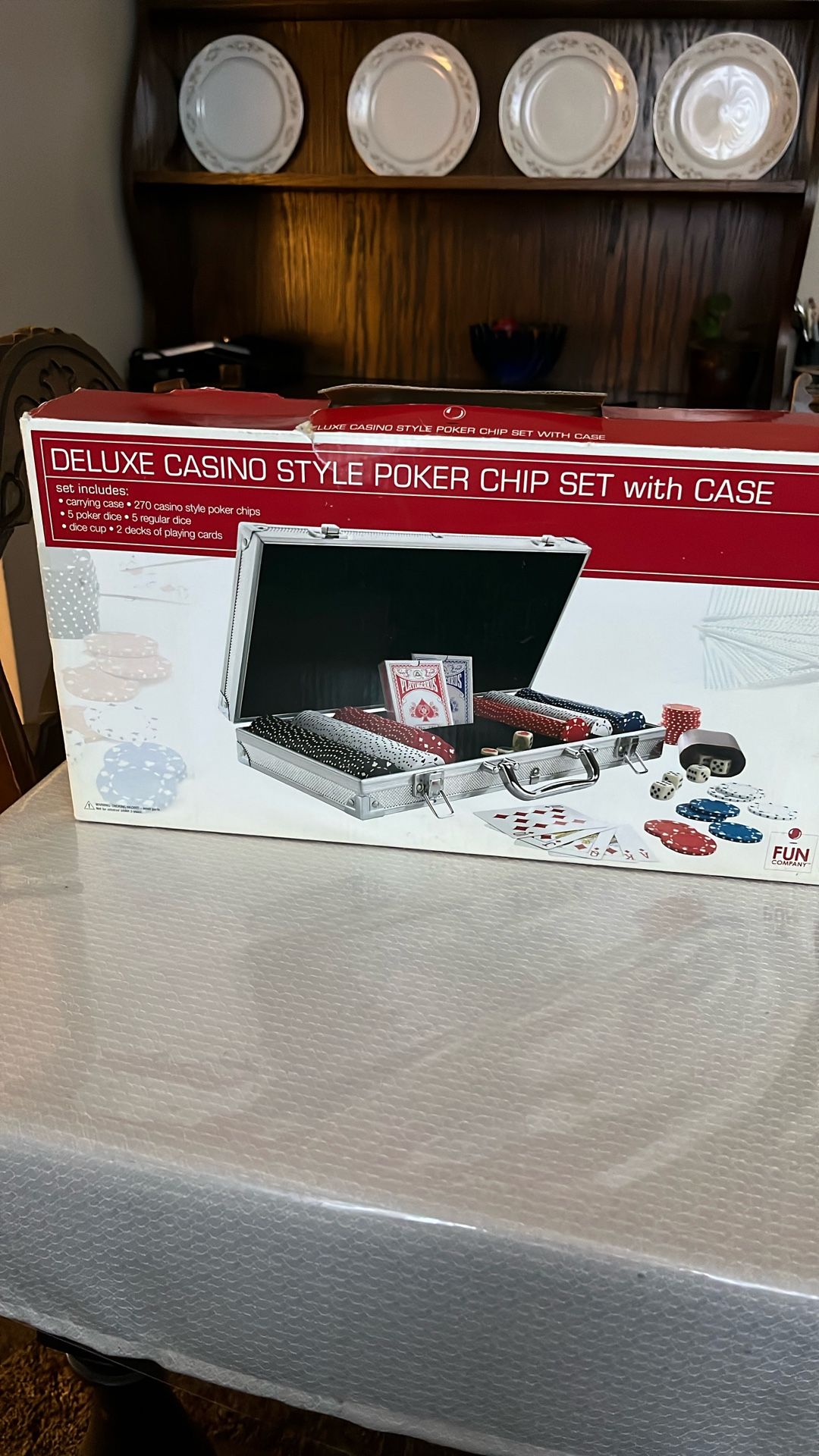 Deluxe Casino Style Poker Chip Set. $20.00